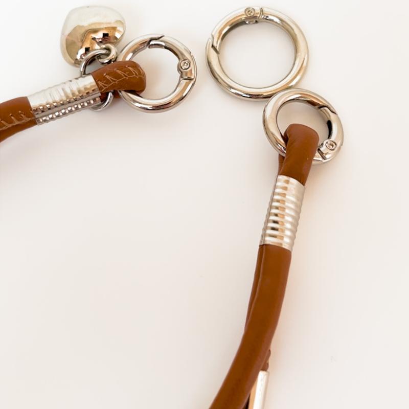 スマホストラップ レザーコードハンドストラップ ブラウンとシルバーパーツ