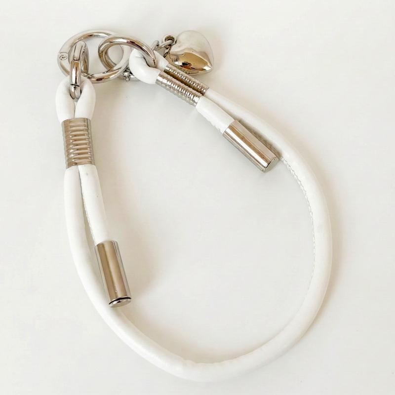 スマホストラップ レザーコードハンドストラップ ホワイトとシルバーパーツ