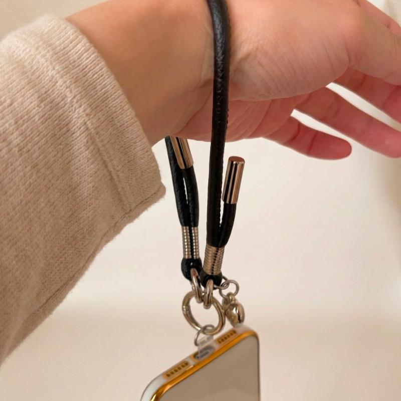 スマホストラップ レザーコードハンドストラップ ブラックとシルバーパーツ