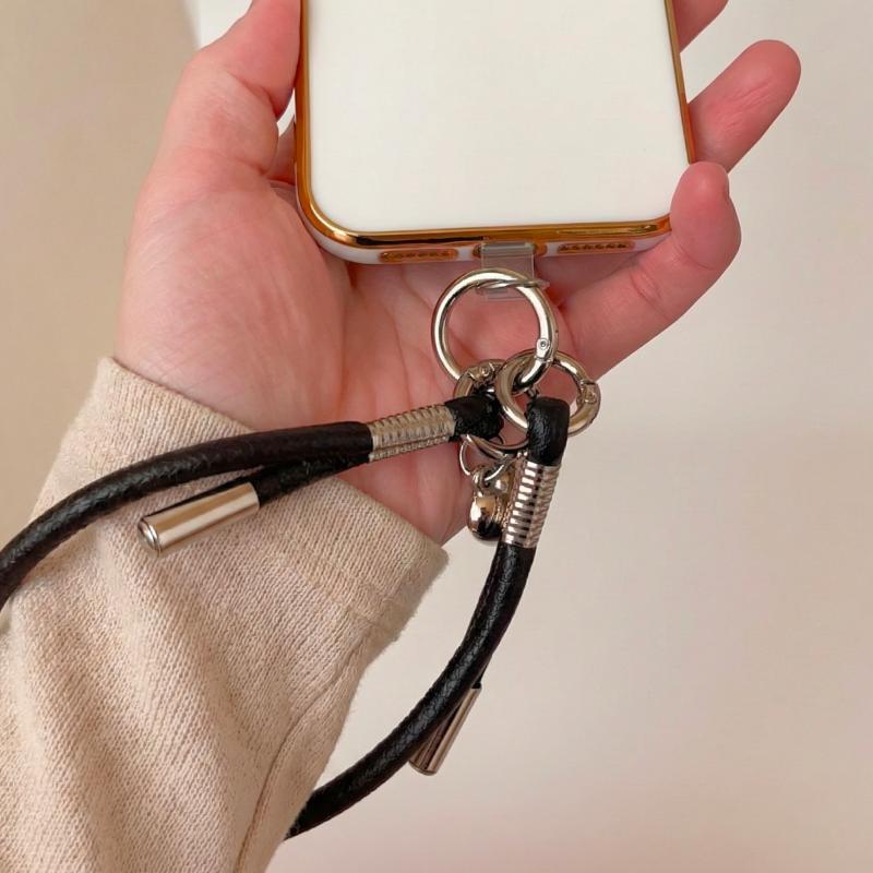 スマホストラップ レザーコードハンドストラップ ブラックとシルバーパーツ